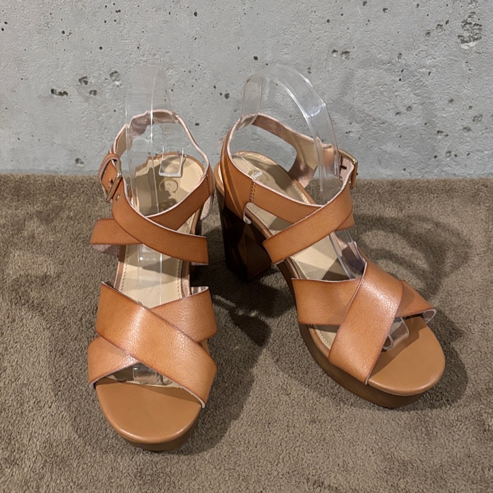 C EST. 1946 Tan Cross-Strap Heels - Size 8